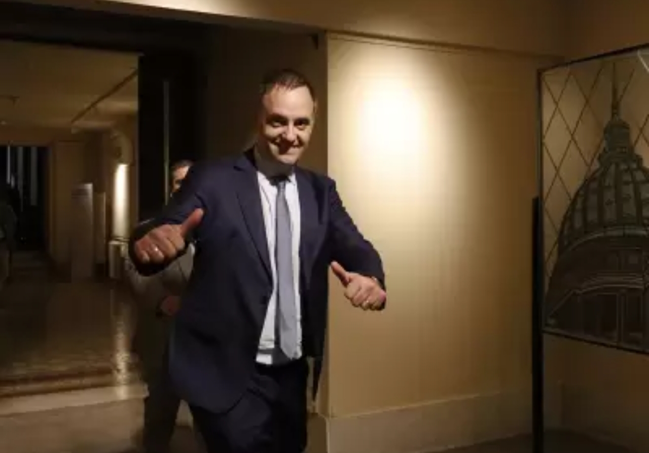 El biógrafo de Javier Milei pidió la renuncia de Manuel Adorni: 