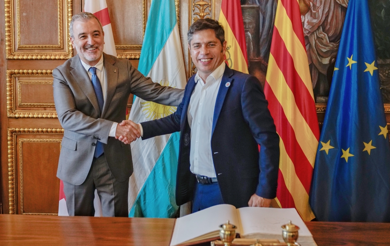 Kicillof se reunió con el alcalde de Barcelona
