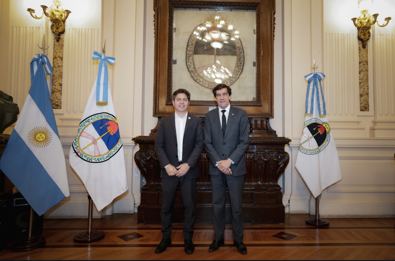 El gobernador Sadir recibió a su par bonaerense Axel Kicillof y firmó convenios de cooperación 