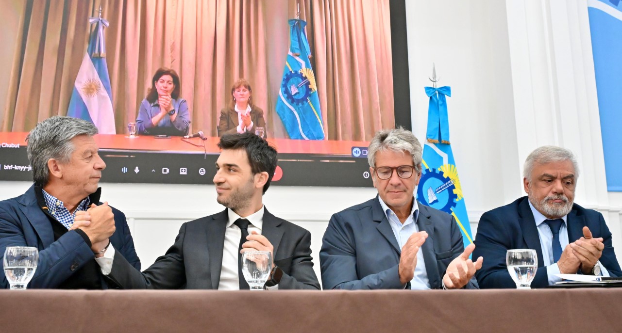 Torres presentó un paquete de importantes beneficios fiscales y aduaneros para potenciar la Zona Franca de Chubut