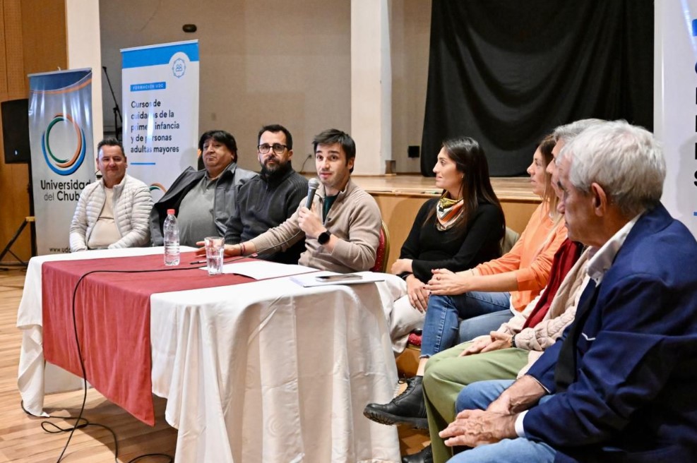 Torres participó del lanzamiento de un programa de cuidado de personas mayores y adelantó que reclamará ante Nación por la situación del PAMI