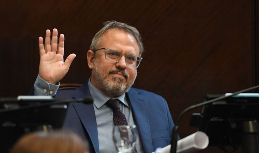 Diego Valenzuela juró como senador, pidió licencia y se encamina a ser el titular de Migraciones