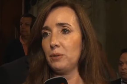 Victoria Villarruel se bajó de la misa en Luján por el papa Francisco para no estar con Adorni