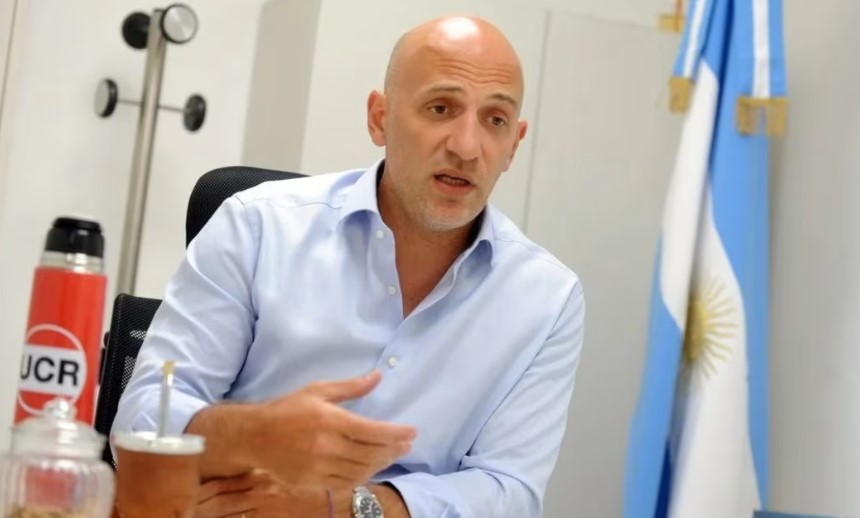 El vicerrector de la UBA desmintió a Caputo por su sueldo